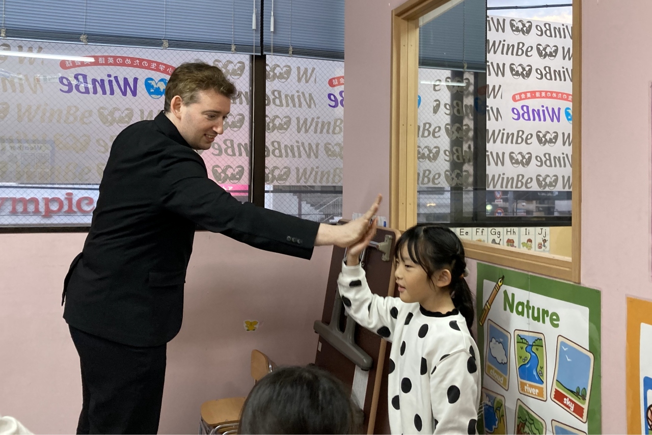 WinBe teacher gives student high-five